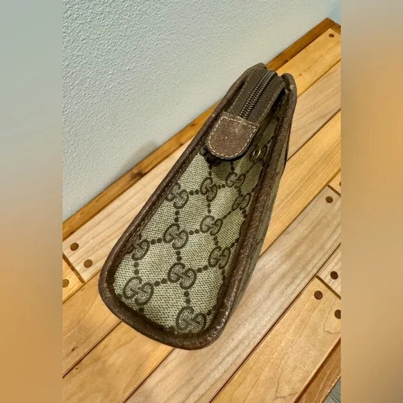 Gucci Vintage GG Supreme Clutch Bag - Picture 3 of 11